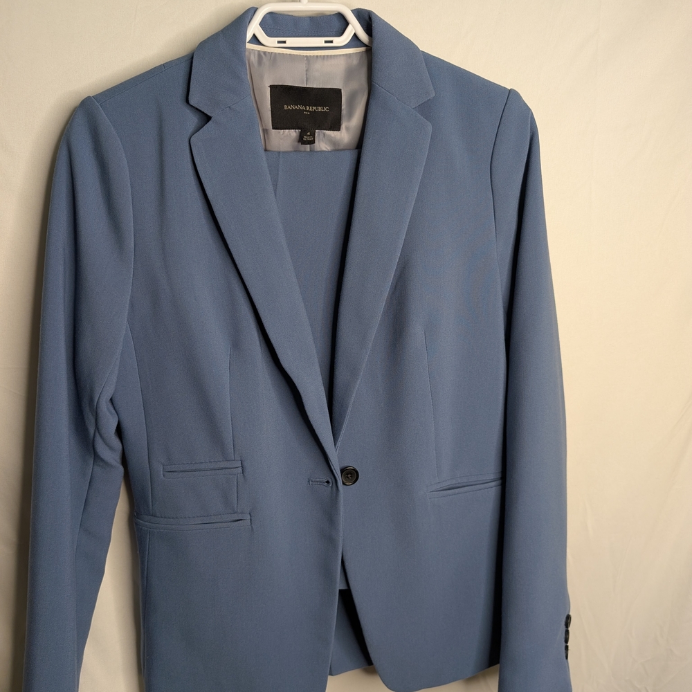 Banana Republic Womans's Blue Blazer And Pant Set